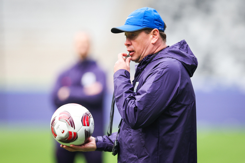 包含德国杯今夜走向成谜；上海申花刷新队史纪录；质疑声仍在；数据趋势出现新变化的词条